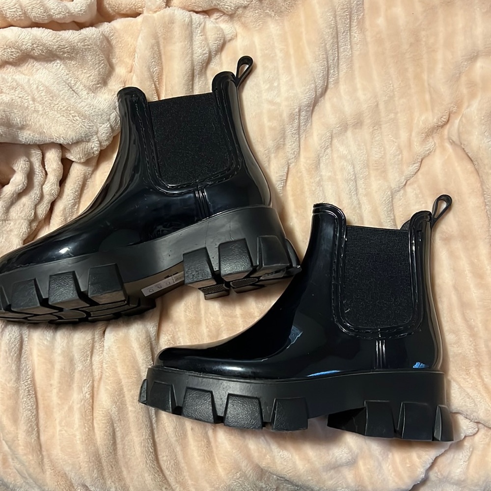 ASOS Womens Size 6 - chunky shiny booties